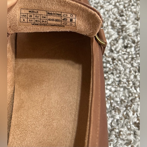 Vionic Mizelle Gold Chain Brown Loafers Shoes Size 8 Minimalist Classic Elegant - Picture 11 of 11